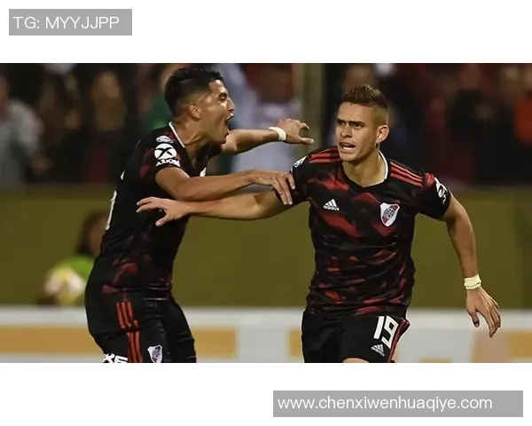 甘拿斯亚门多萨与河床的巅峰对决揭示足球战术与激情的完美结合